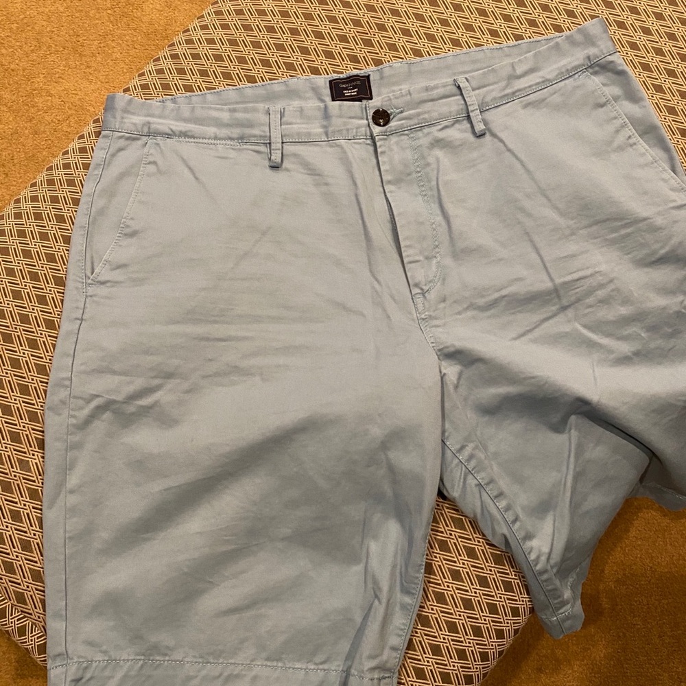 Light blue khaki shorts, Gap size 40